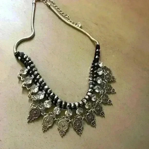 beautiful silver-tone necklace - Picture 4 of 5